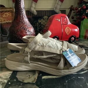 NWT Skechers GoGa Wide Fit On The Go Nude Strappy Sandals Size 11